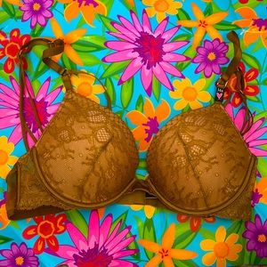 NWT Victoria’s Secret Push-Up Bra, Size 34B